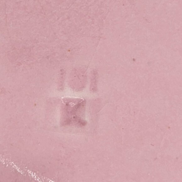 Large Pink Ceramic Ruffled Edge Leaf-Shaped Bowl with Gold Accents Marked 101 K - Picture 7 of 10